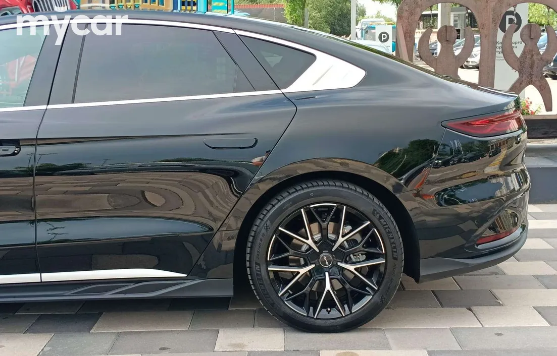 BYD Han EV 2025