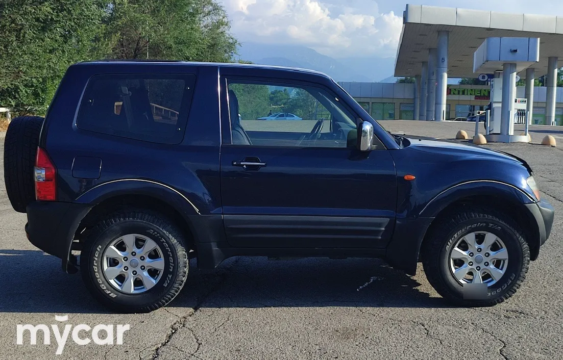 Mitsubishi Pajero 2002