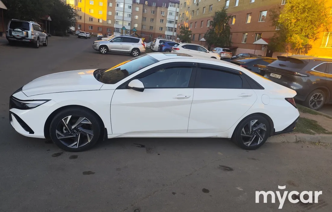 Hyundai Elantra 2024
