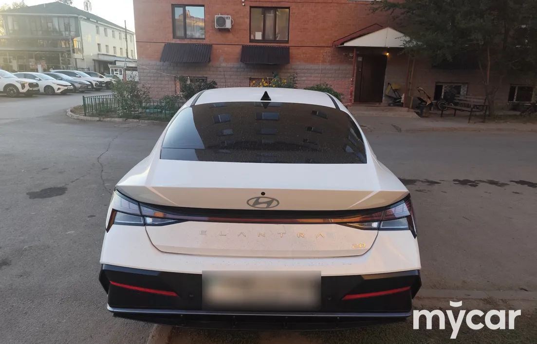 Hyundai Elantra 2024