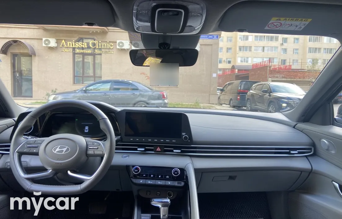Hyundai Elantra 2025