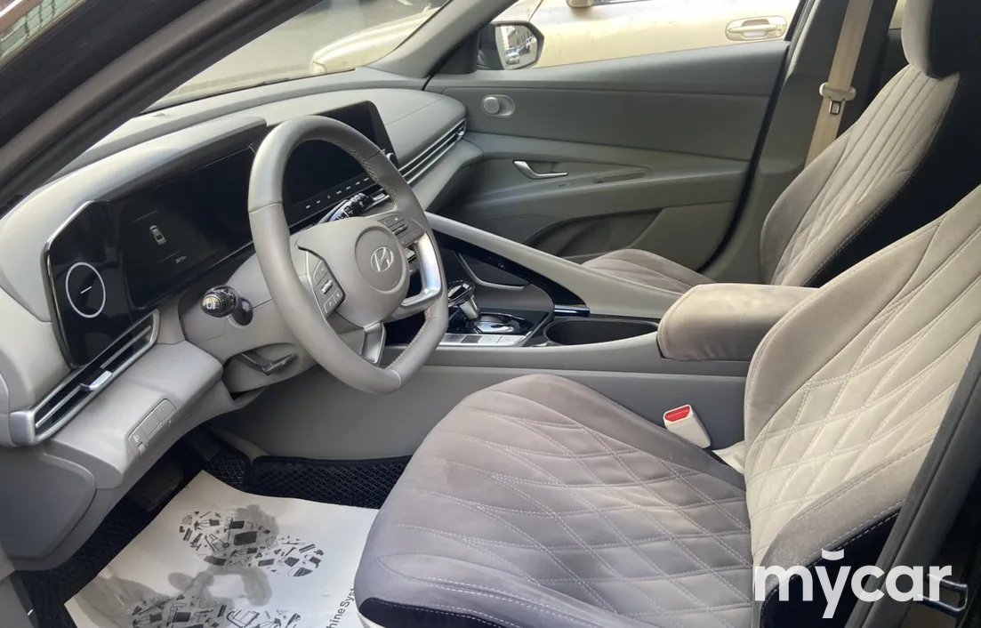Hyundai Elantra 2025