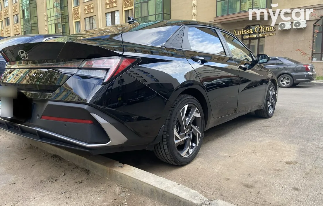 Hyundai Elantra 2025