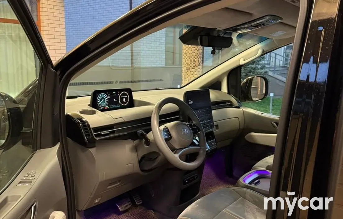 Hyundai Staria 2025