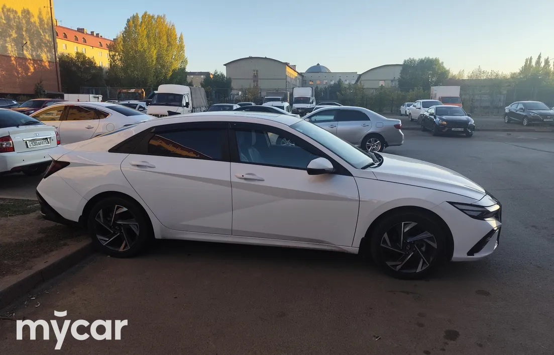 Hyundai Elantra 2024