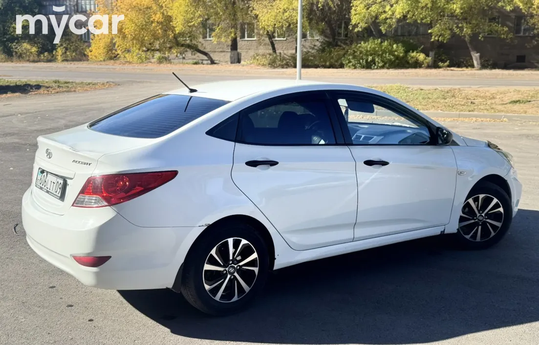 Hyundai Accent 2012