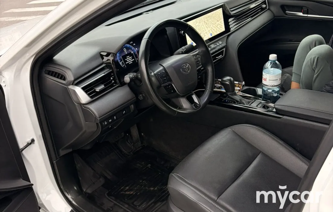 Toyota Camry 2025