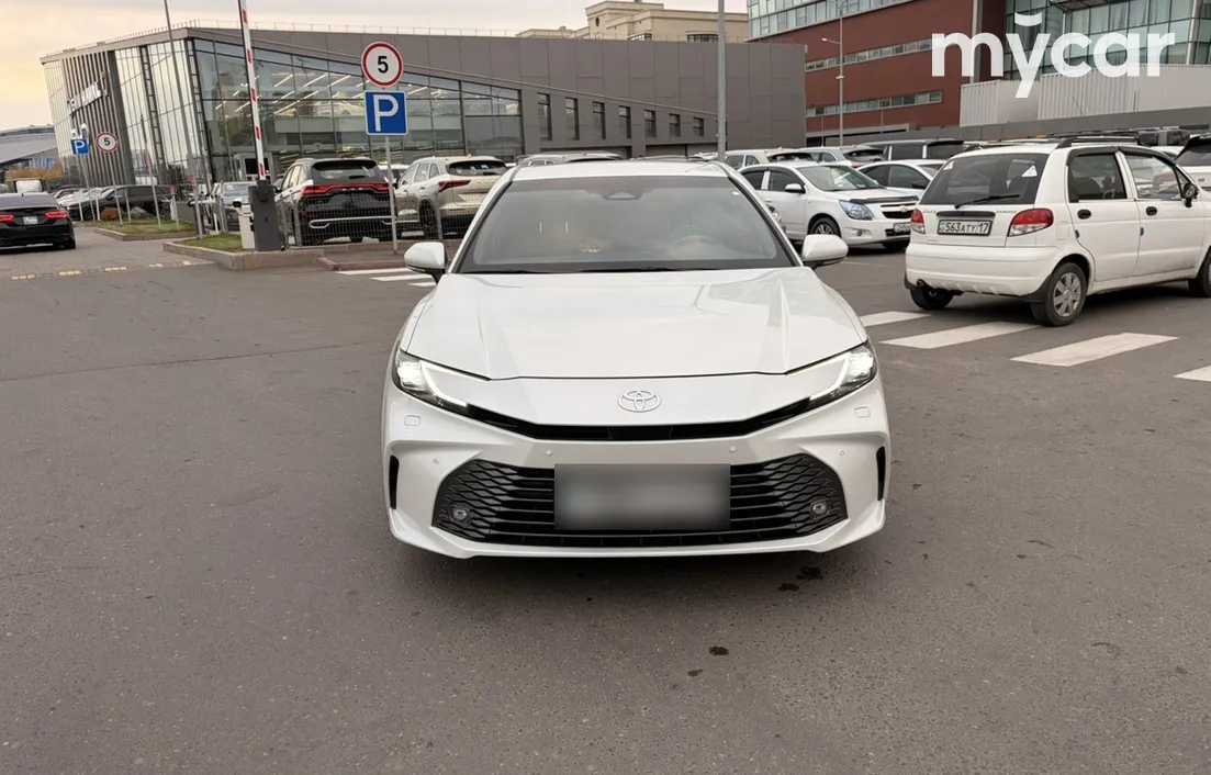 Toyota Camry 2025