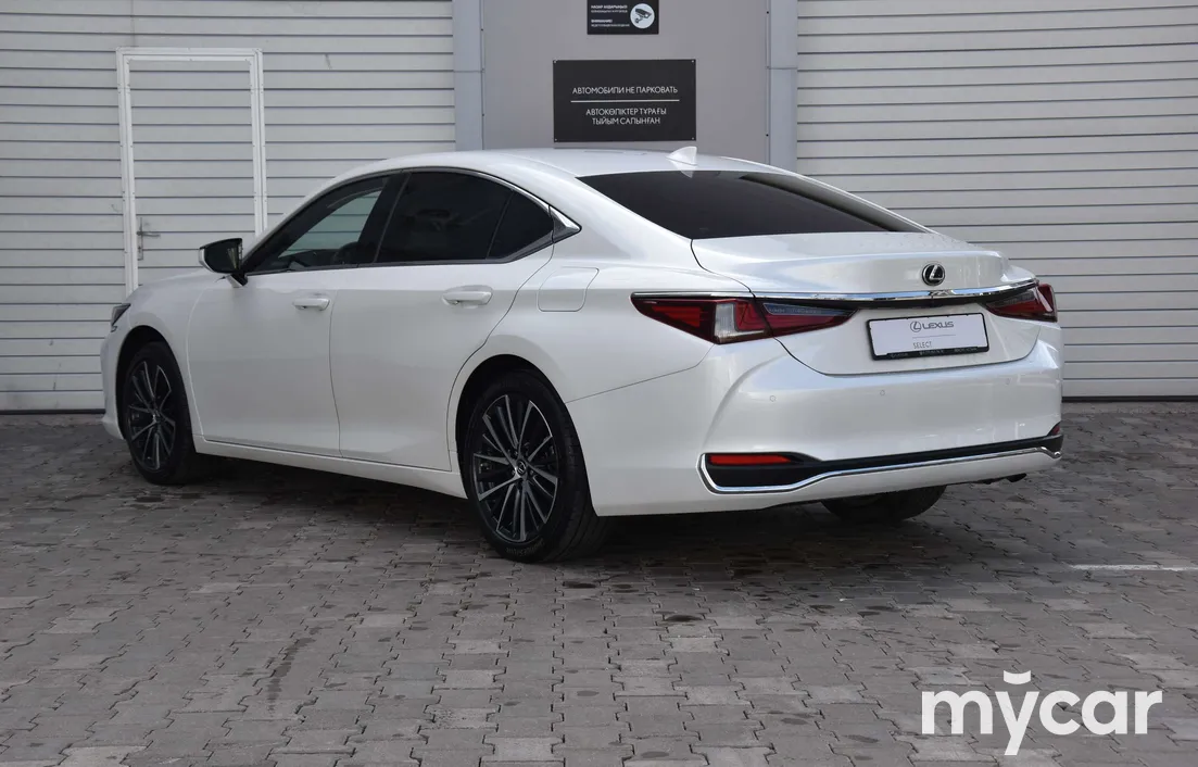 Lexus ES 2024