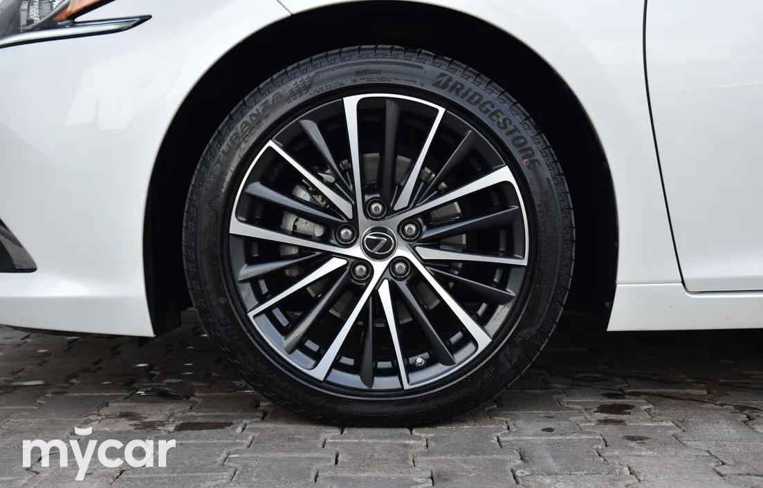 Lexus ES 2024