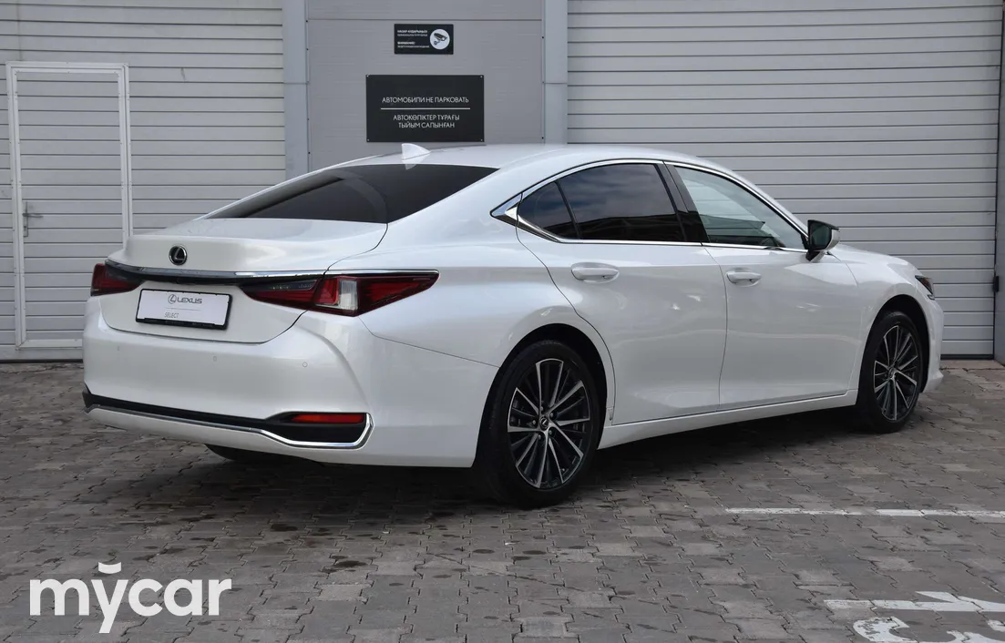Lexus ES 2024