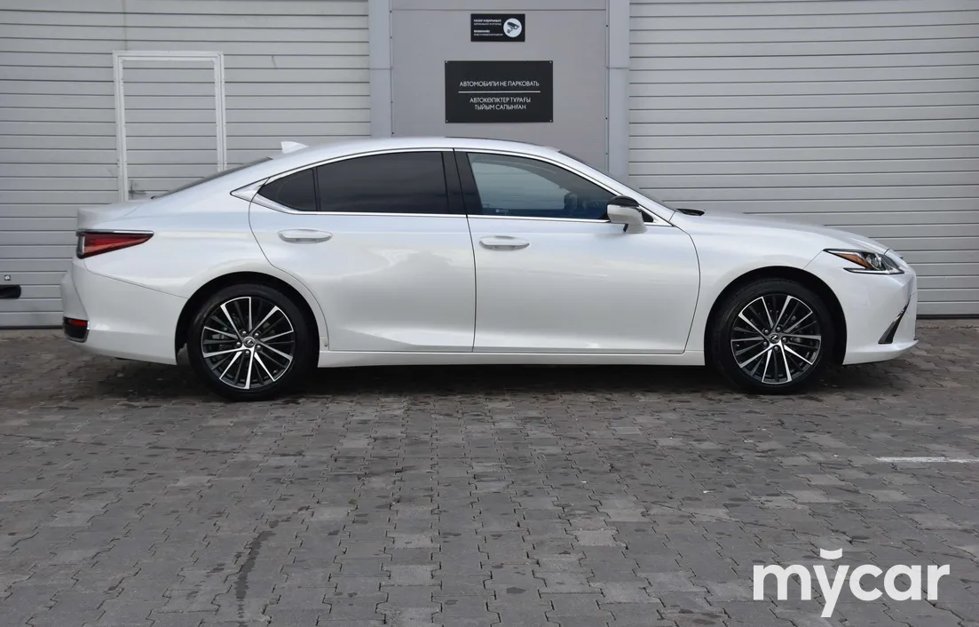 Lexus ES 2024