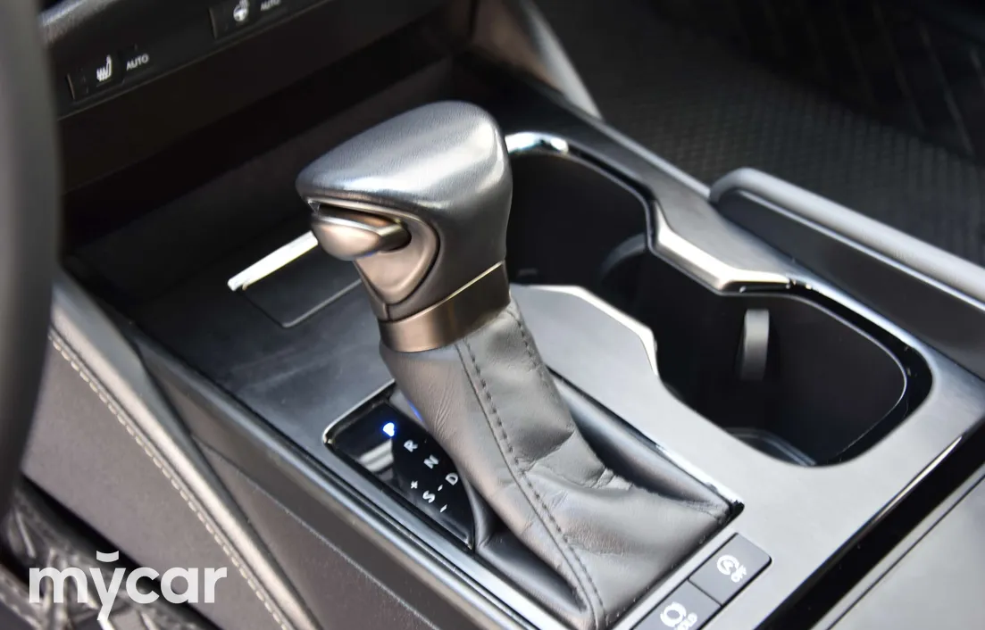 Lexus ES 2024