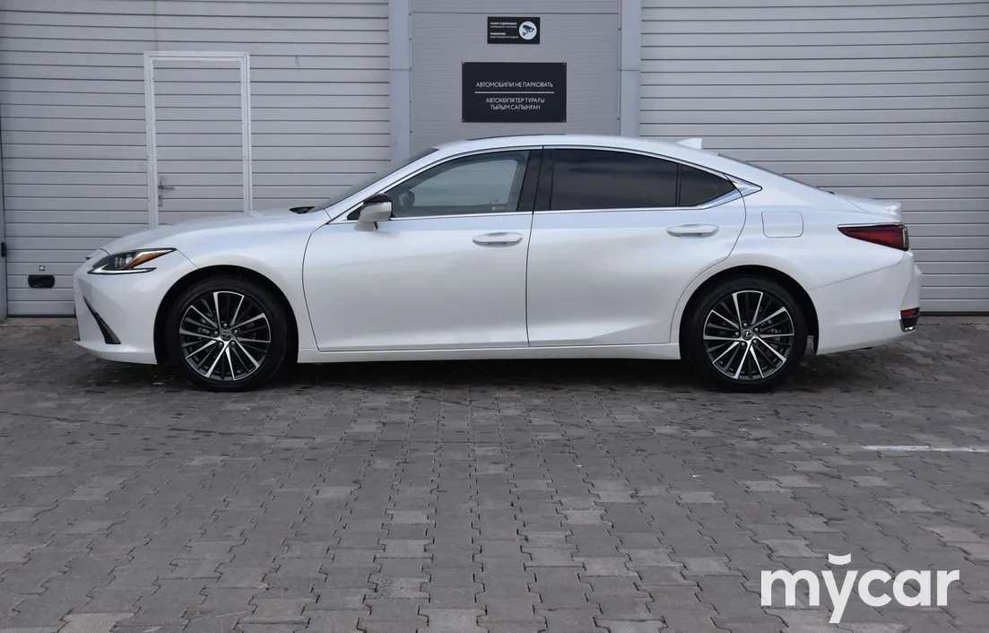 Lexus ES 2024