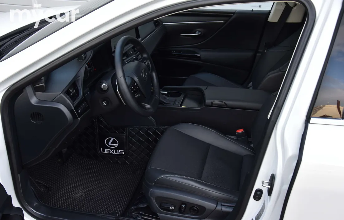 Lexus ES 2024