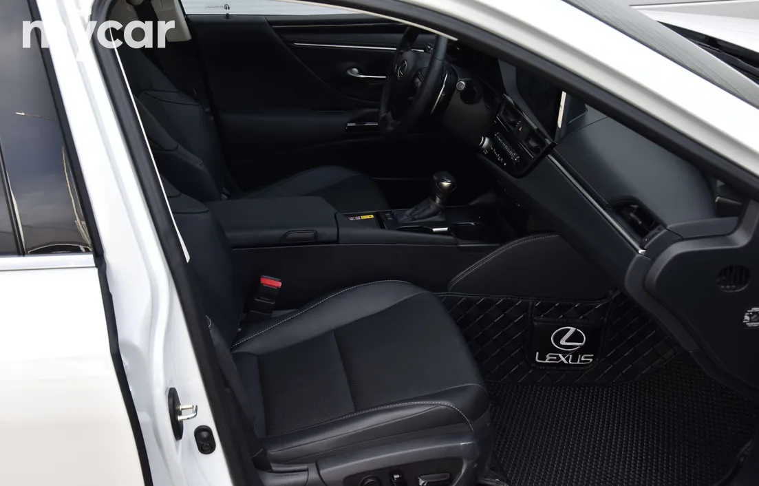 Lexus ES 2024