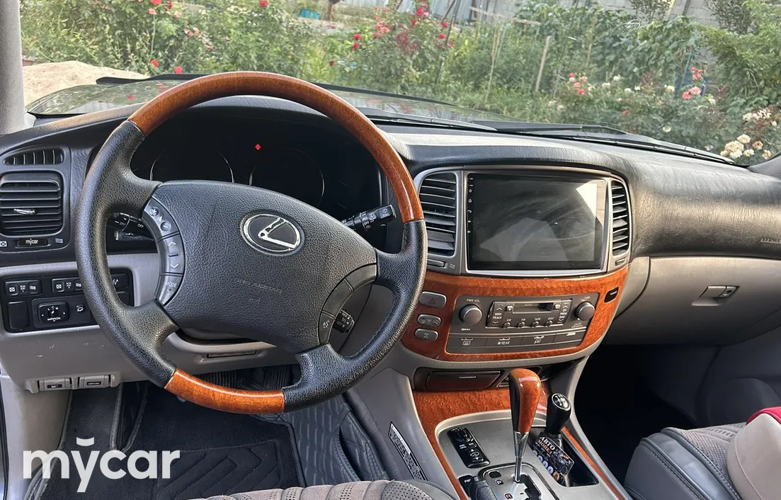 Lexus LX 2003