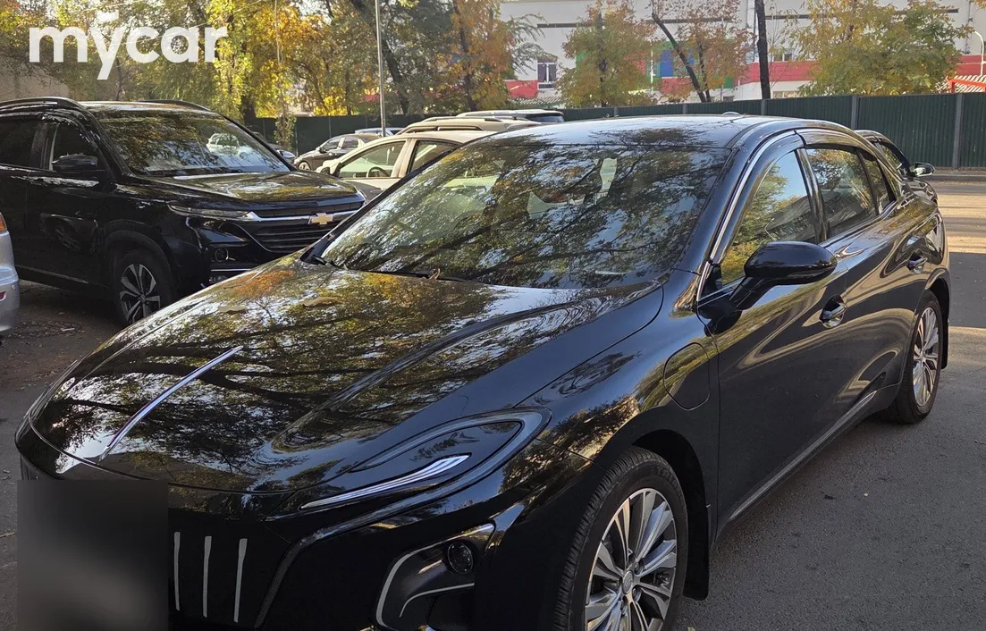 Hongqi E-QM5 2024