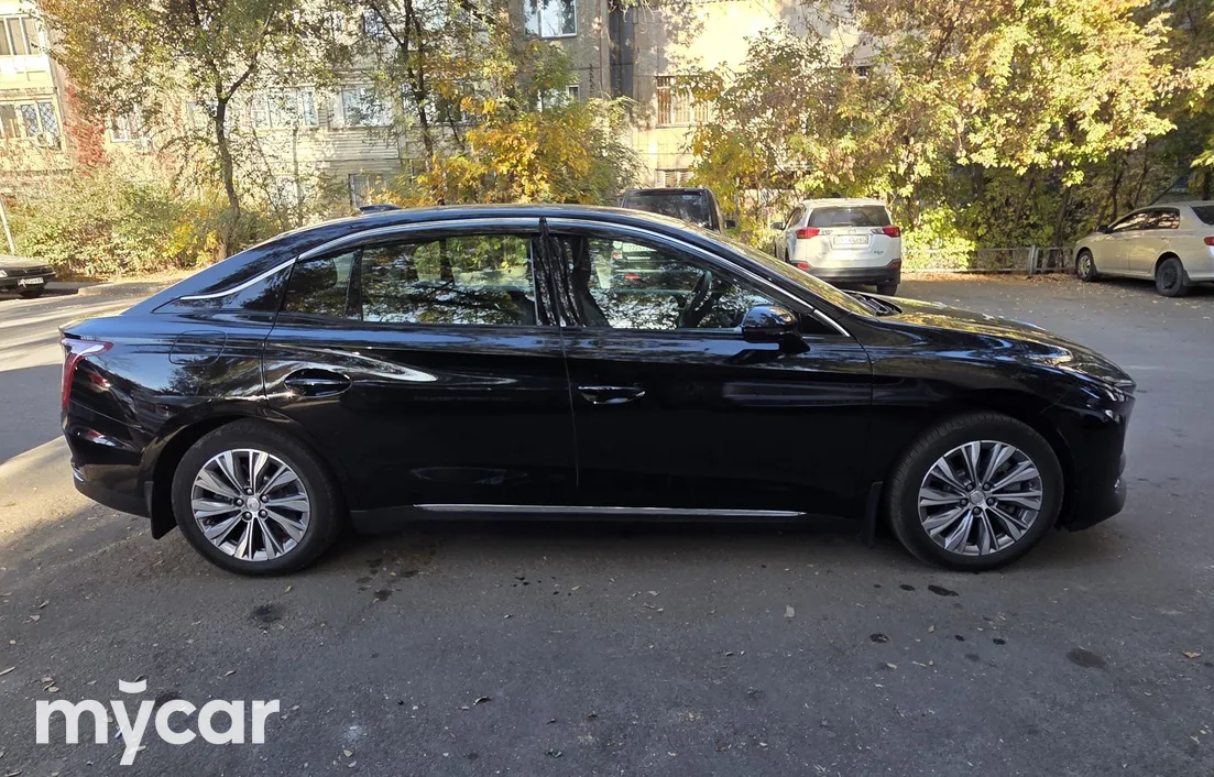 Hongqi E-QM5 2024