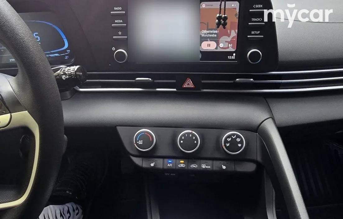 Hyundai Elantra 2024