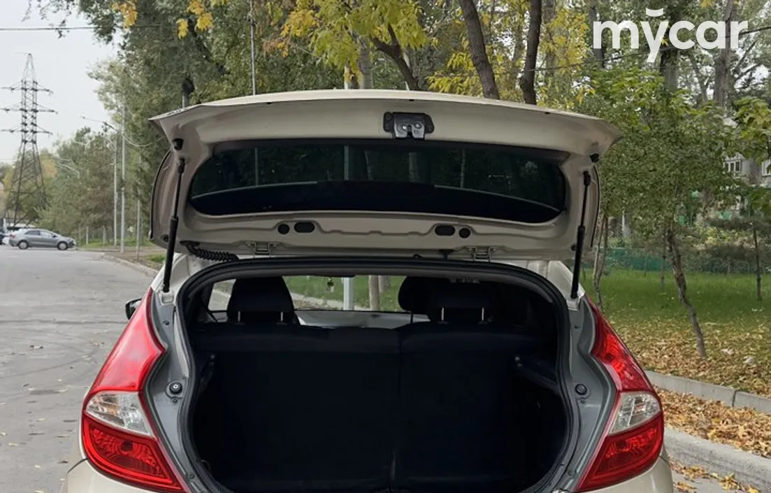 Hyundai Accent 2012