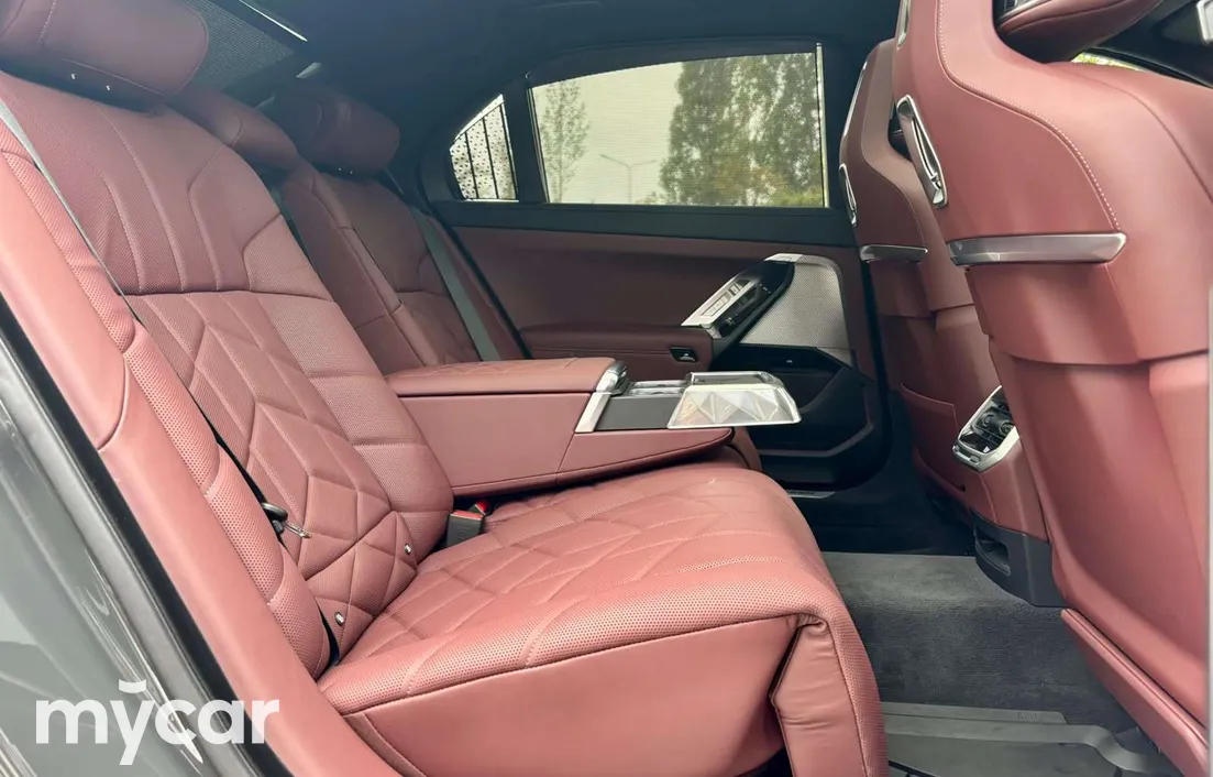 BMW 7 серия 2025