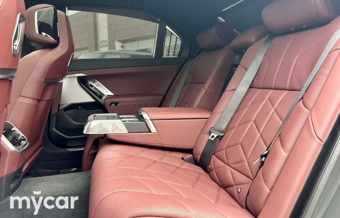 BMW 7 серия 2025