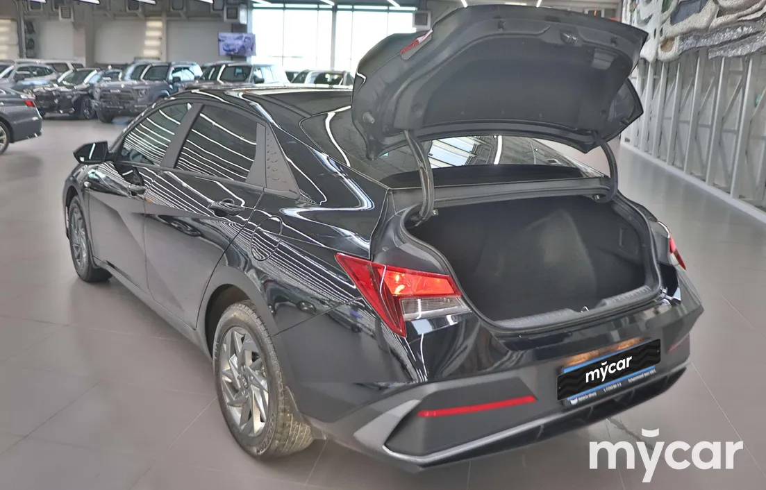 Hyundai Elantra 2024