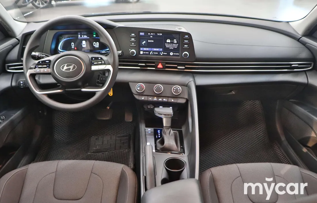 Hyundai Elantra 2024