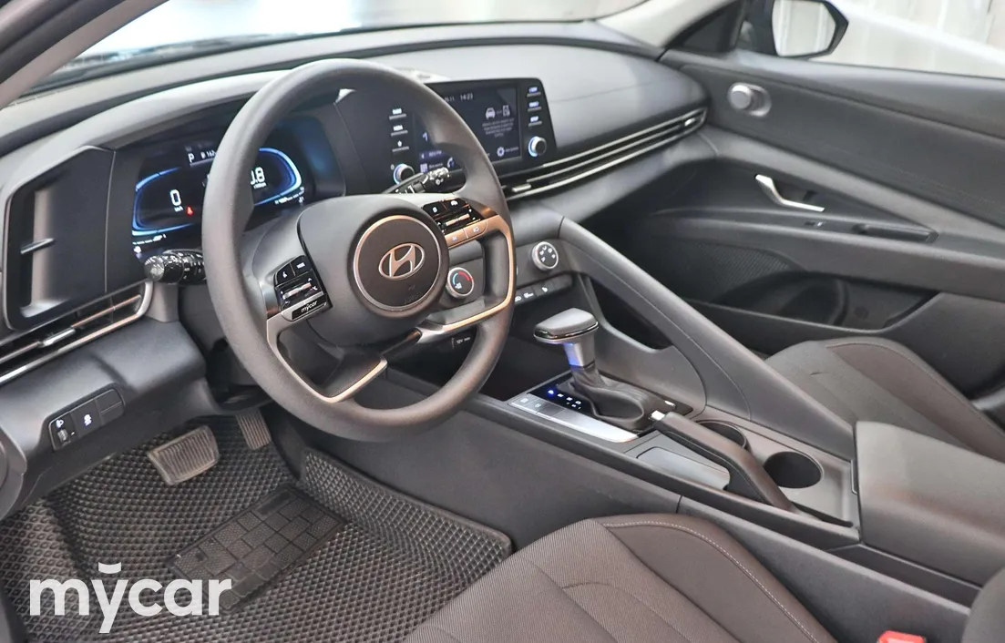 Hyundai Elantra 2024