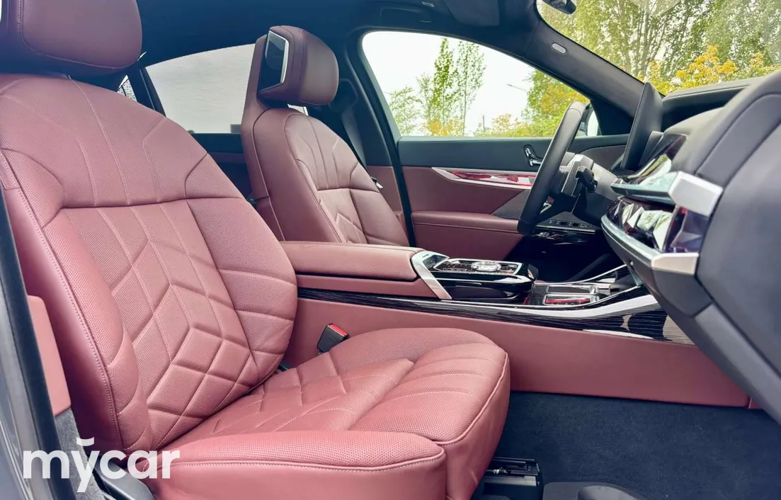 BMW 7 серия 2025