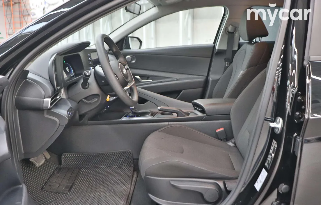 Hyundai Elantra 2024