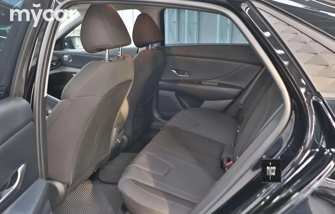 Hyundai Elantra 2024