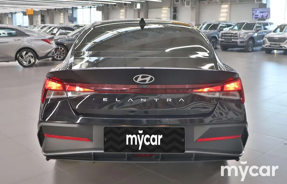 Hyundai Elantra 2024
