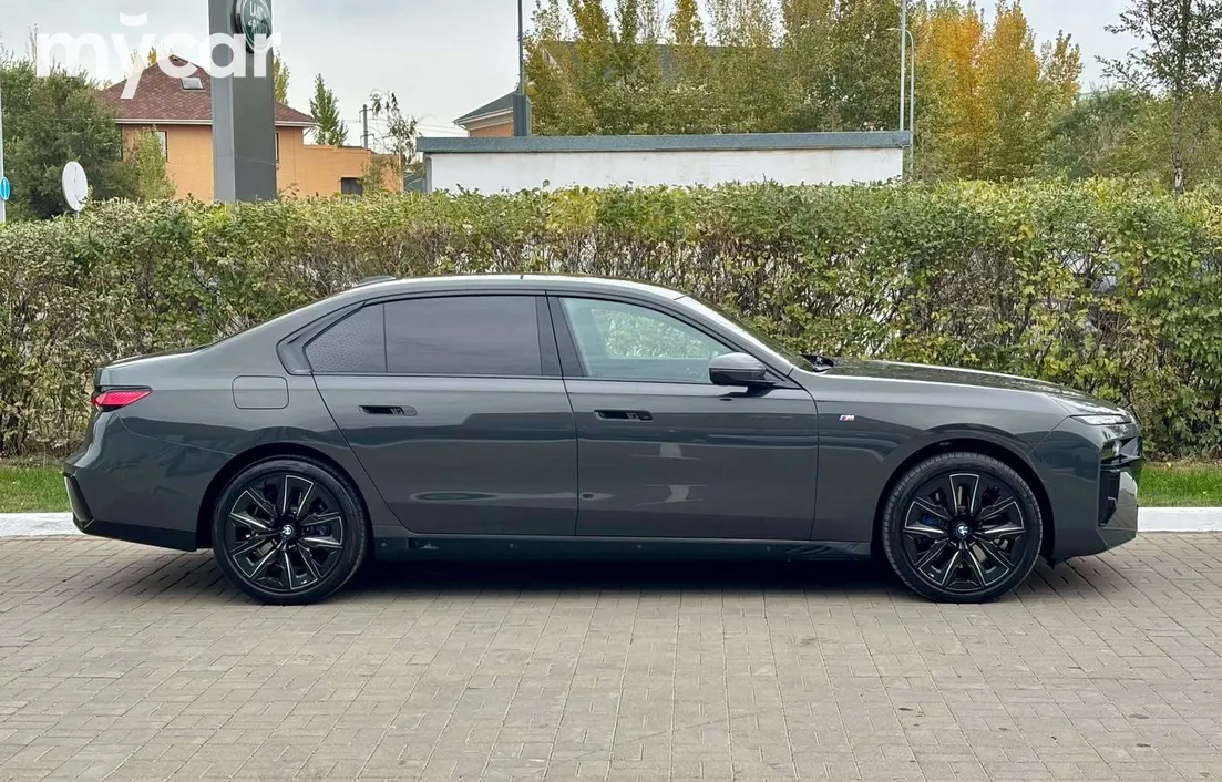 BMW 7 серия 2025