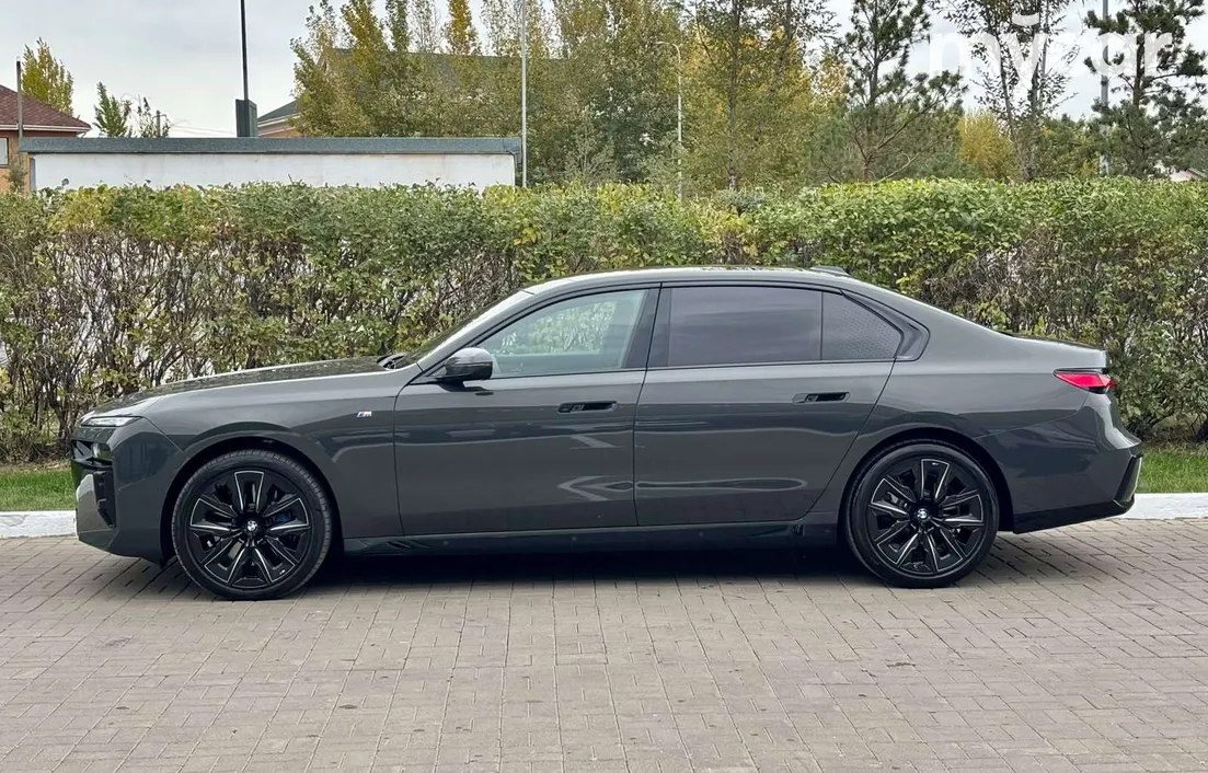 BMW 7 серия 2025