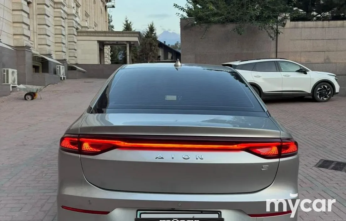 GAC Aion S 2024