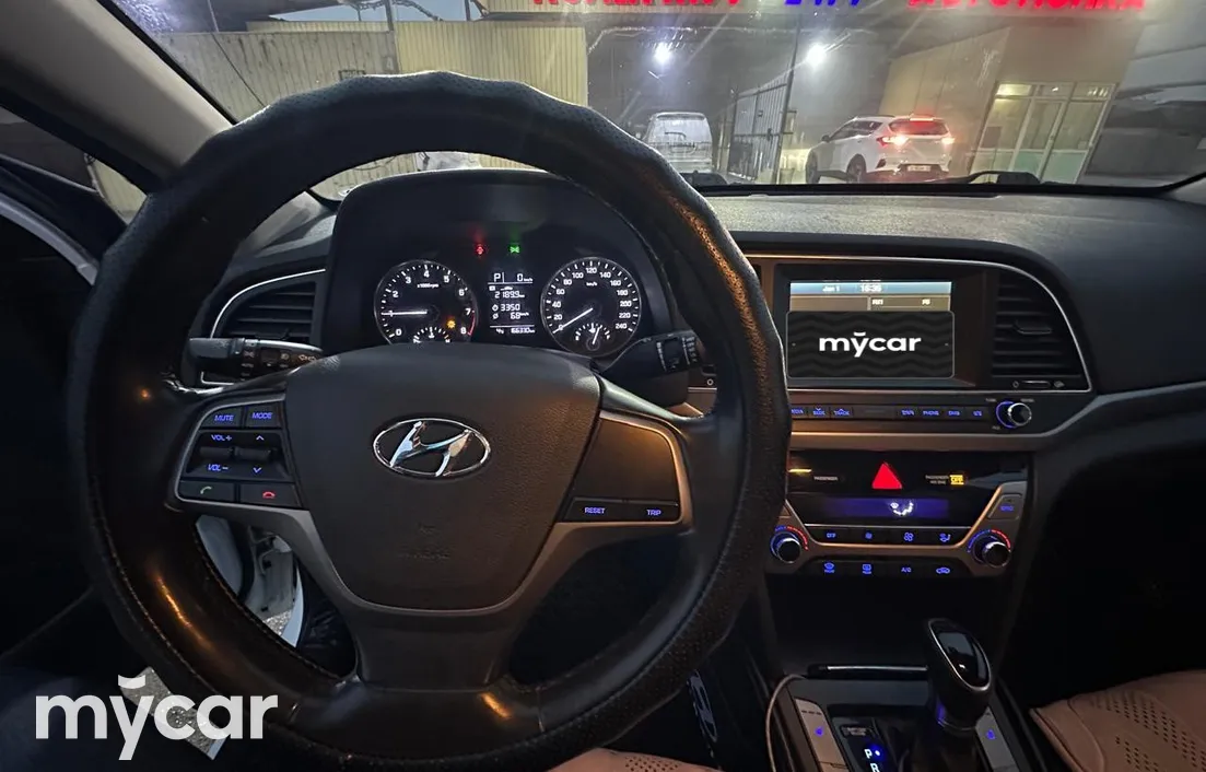 Hyundai Avante 2016