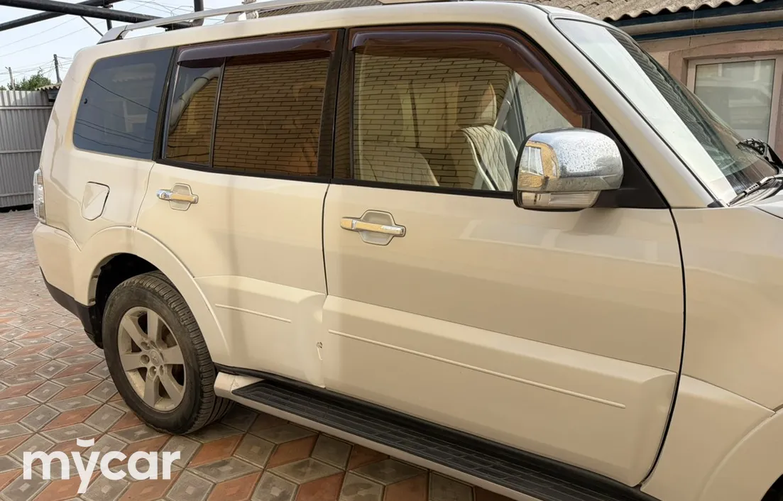 Mitsubishi Pajero 2007