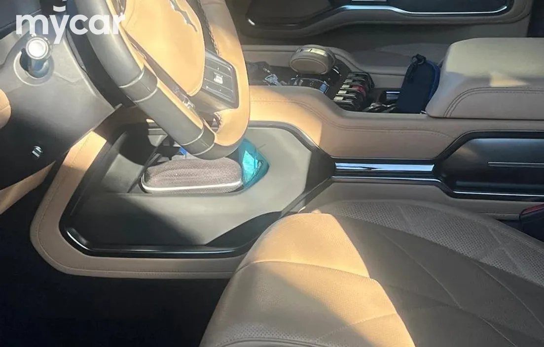 BYD FangChengBao Leopard 8 2025