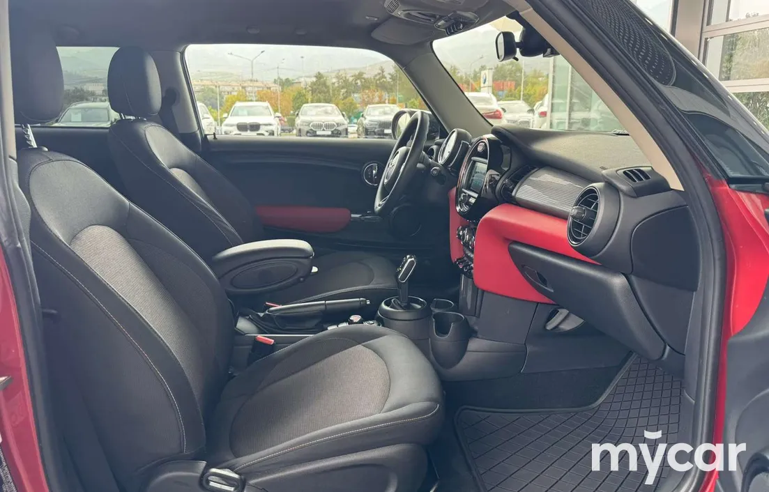 Mini Hatch 2020