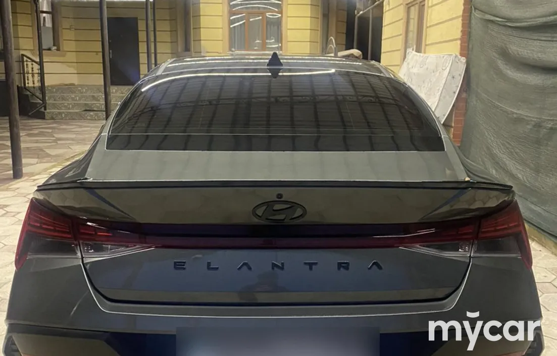 Hyundai Elantra 2023