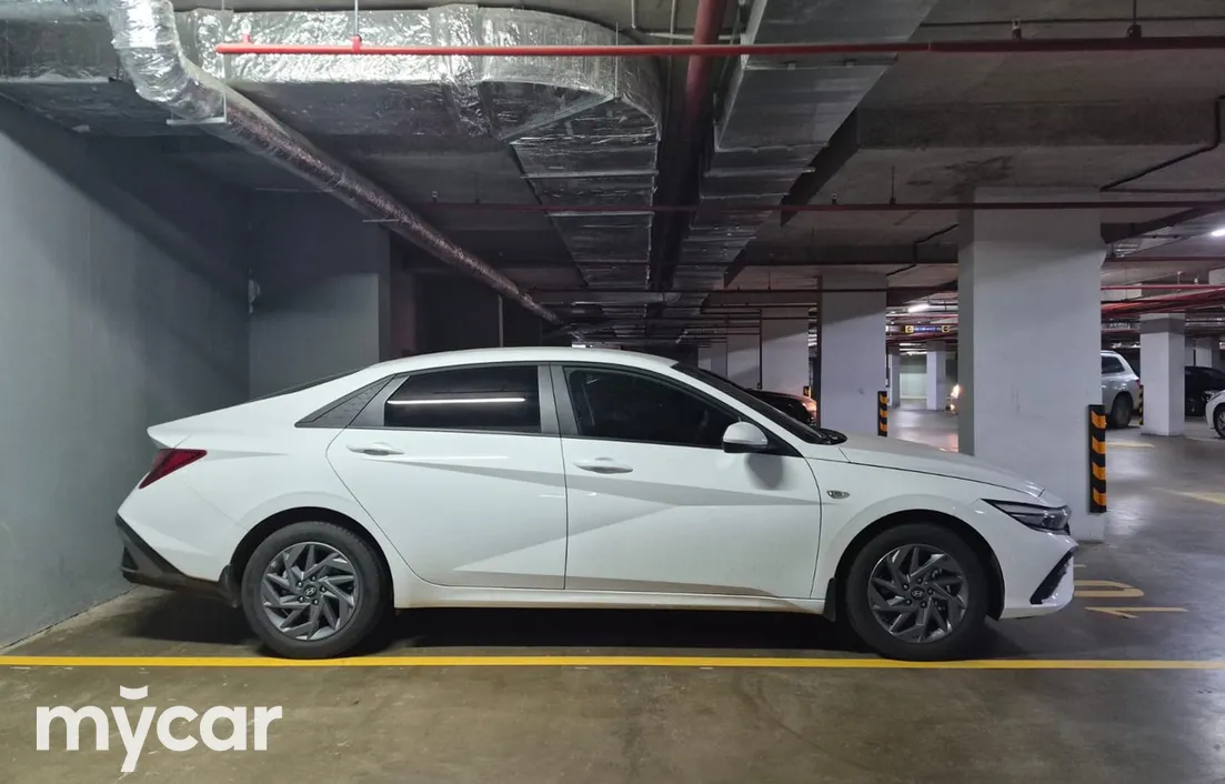 Hyundai Elantra 2025