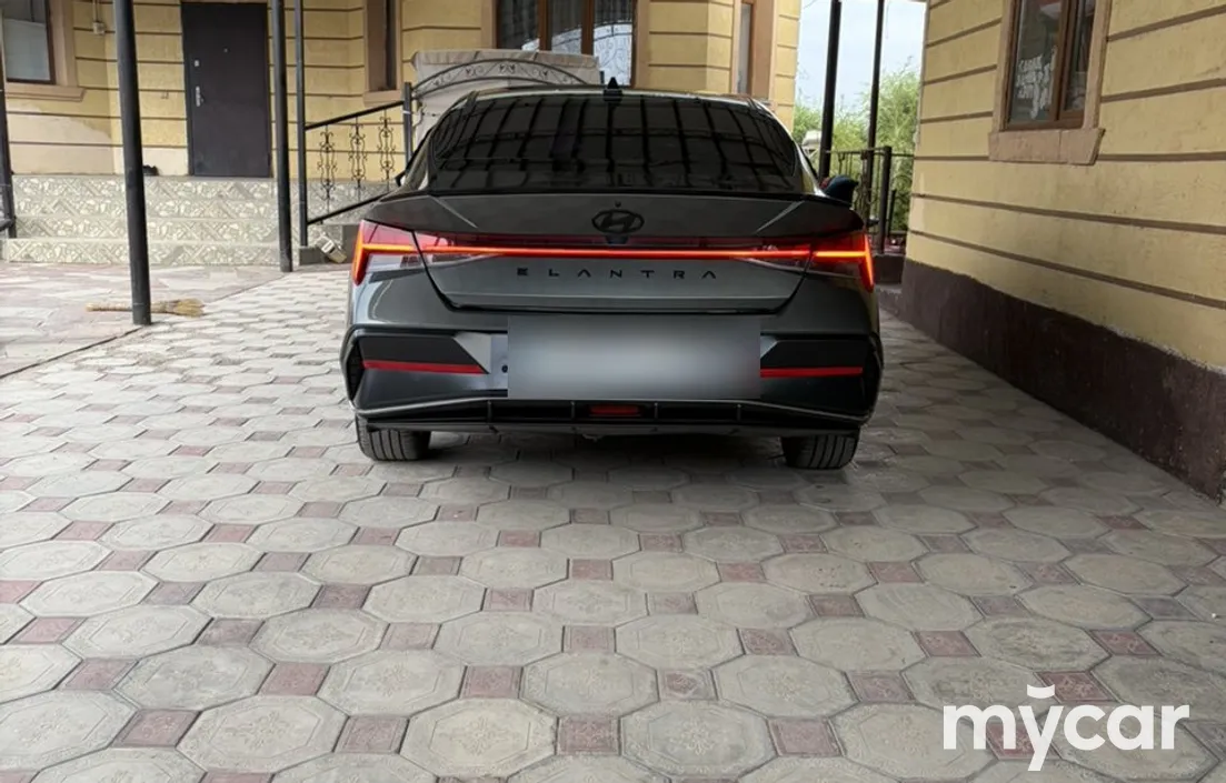 Hyundai Elantra 2023