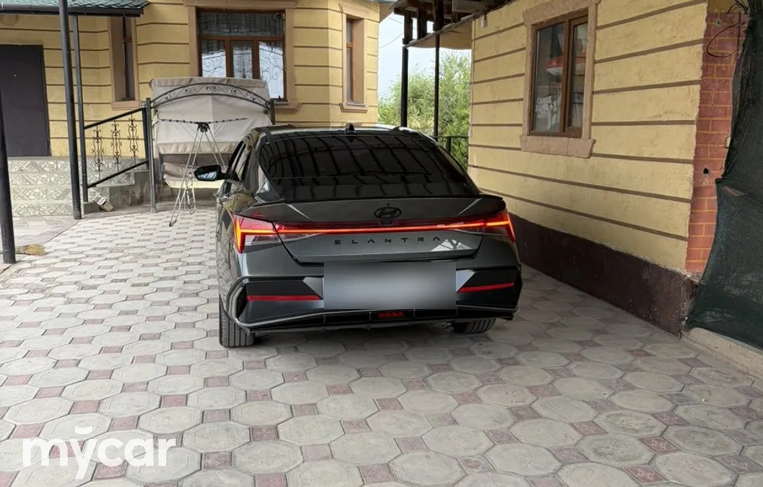 Hyundai Elantra 2023
