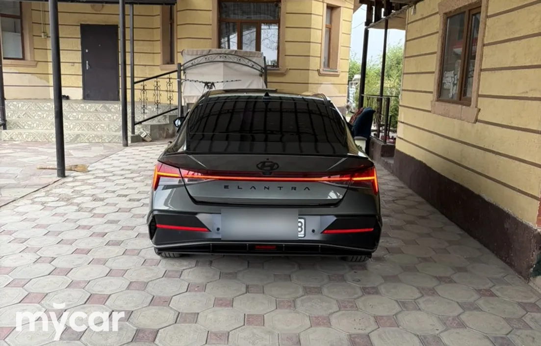 Hyundai Elantra 2023