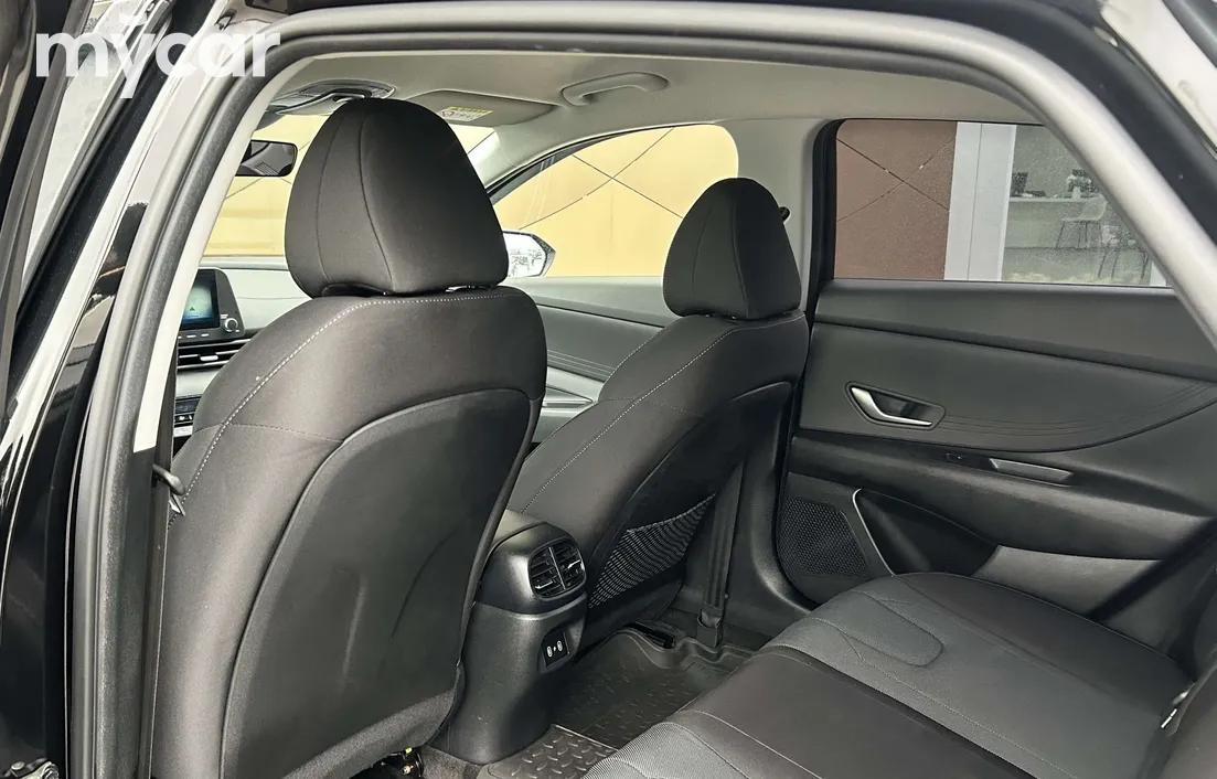 Hyundai Elantra 2025