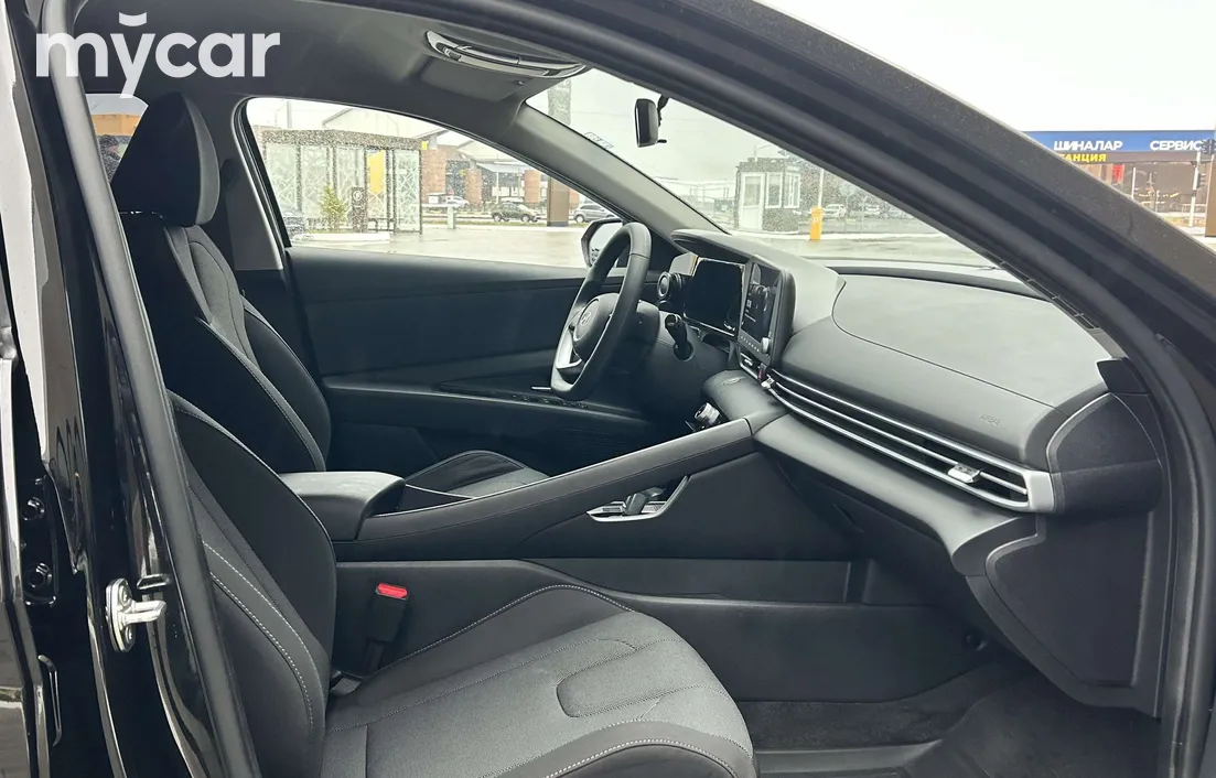 Hyundai Elantra 2025