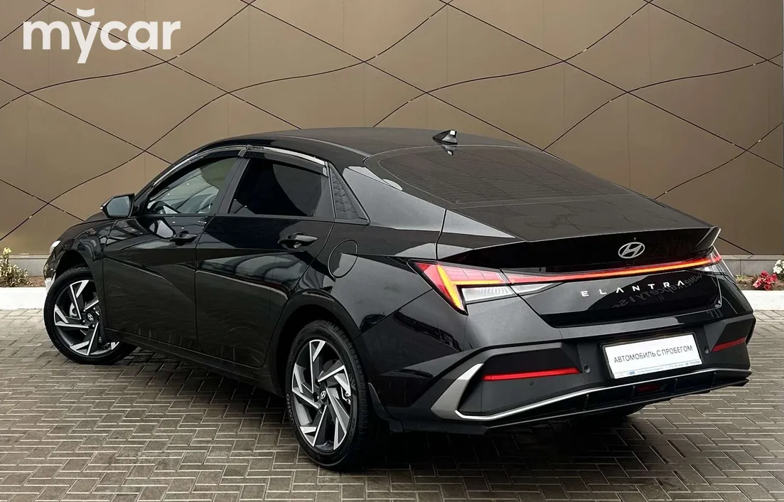 Hyundai Elantra 2025