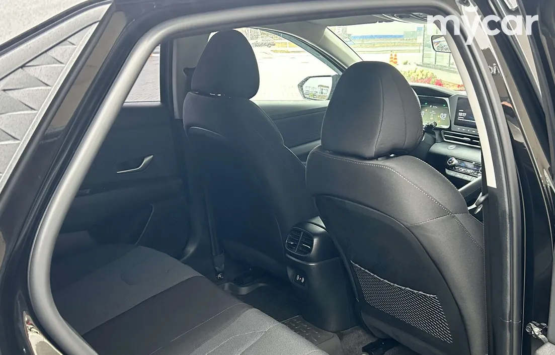 Hyundai Elantra 2025